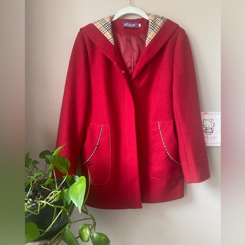 ❄️ Red coat -jacket with plaid accents.